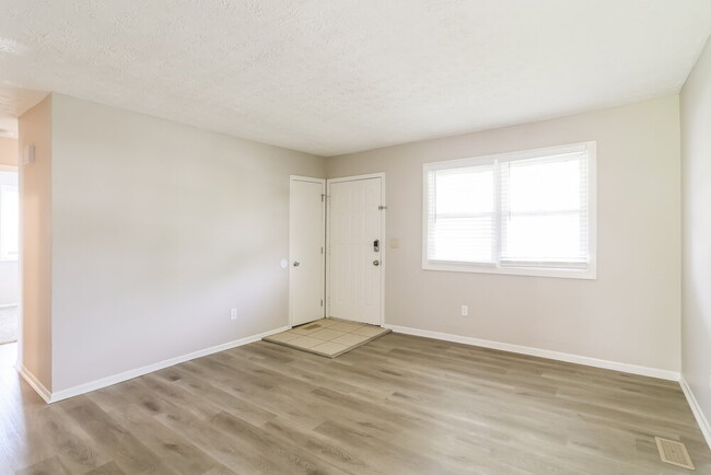 Building Photo - 6615 Cedar Ct