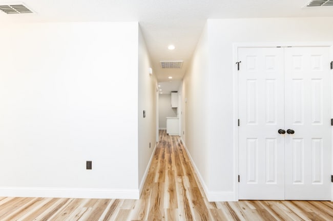 Building Photo - 116 Chisum