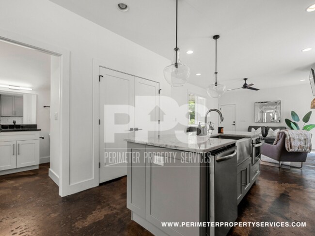 Building Photo - 2137 Main St, Is finally READY!!
