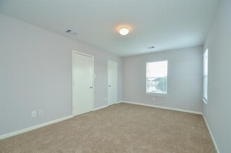 Building Photo - 12039 Madison Oak St