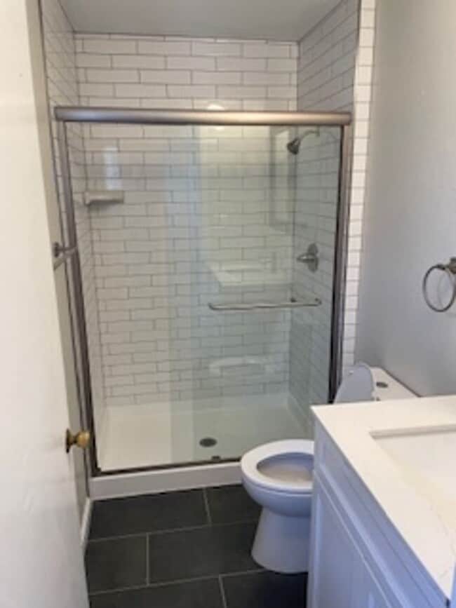 Building Photo - Beautiful Condo with views from Mt. Olympus!