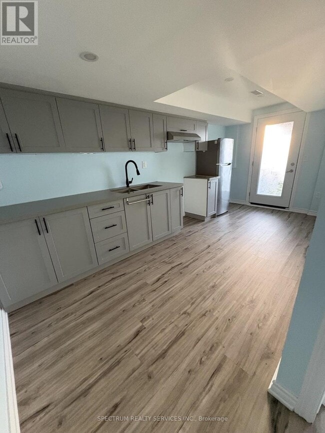 Building Photo - 1816 Silverstone Cres