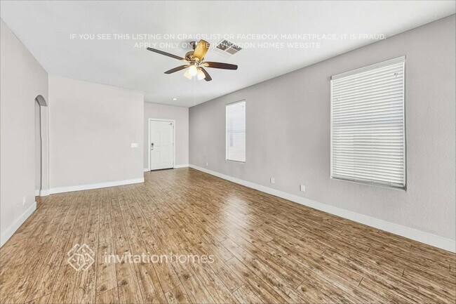Foto del edificio - 8121 Indigo Gully Ct