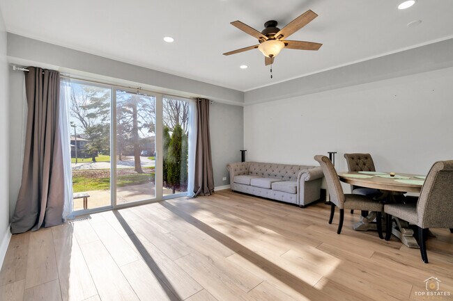 Foto del edificio - 1128 Regency Ct