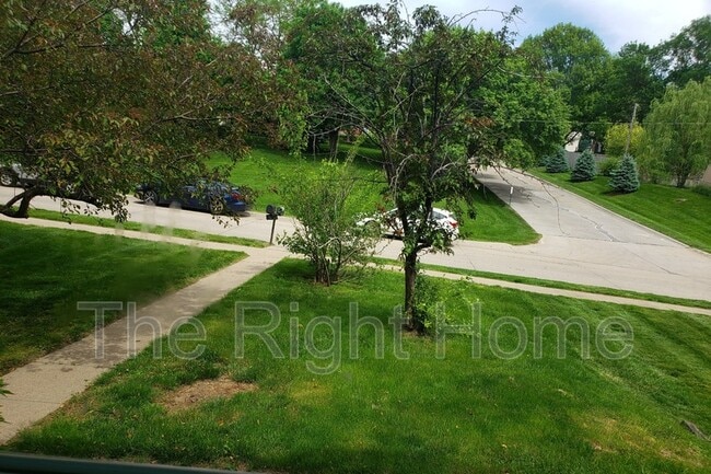 Building Photo - 5134 N 105th St