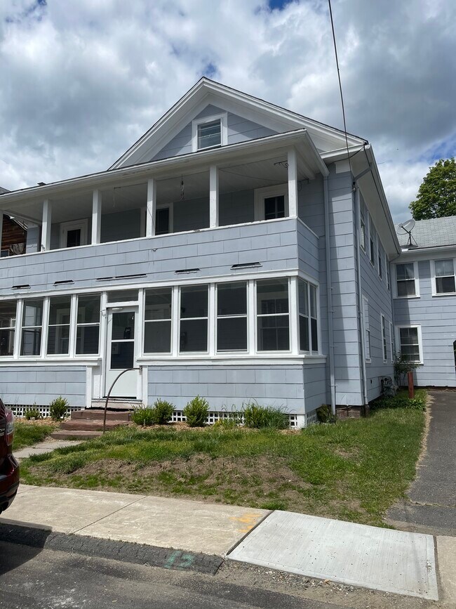 Building Photo - 71 Oak St