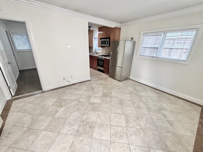 Building Photo - 210 Seaview St