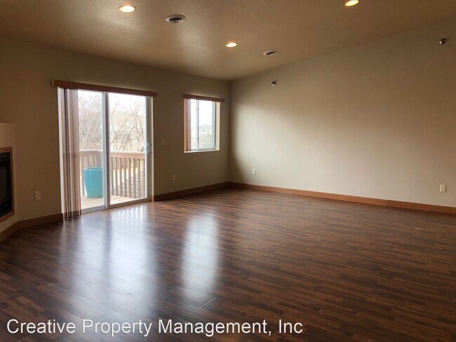Foto del edificio - 2 br, 2 bath House - 15 43rd Ave SW #12