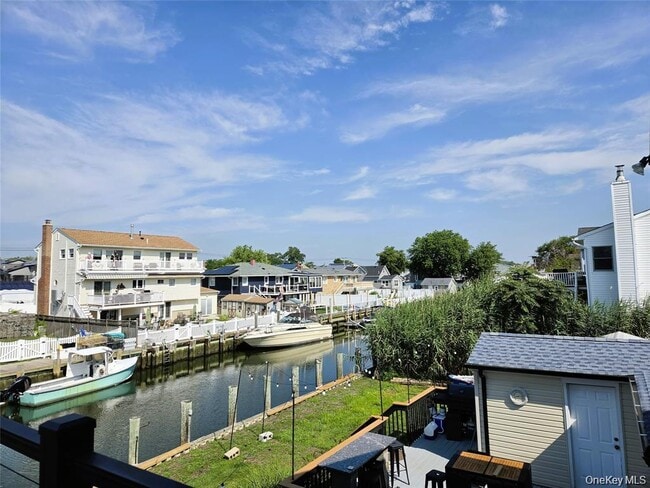 Building Photo - 2706 Peconic Ave
