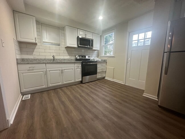 Building Photo - Spacious Three-Bedroom House in Baltimore