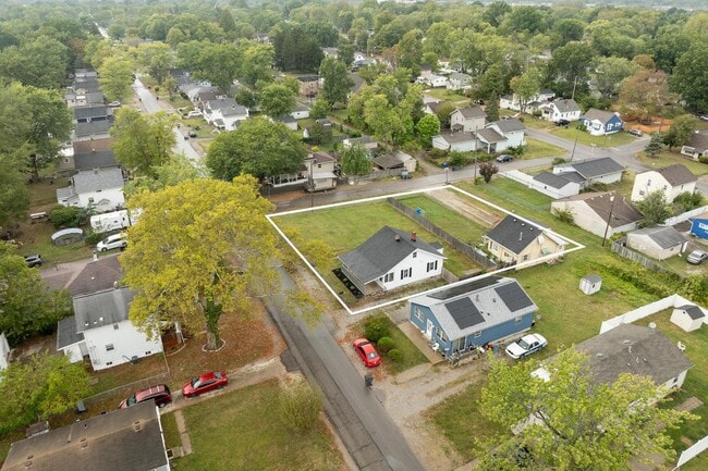 Building Photo - 2220 Sale Rd