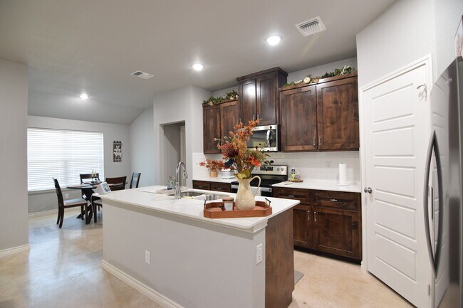 Foto del edificio - 1464 Dryden Ave