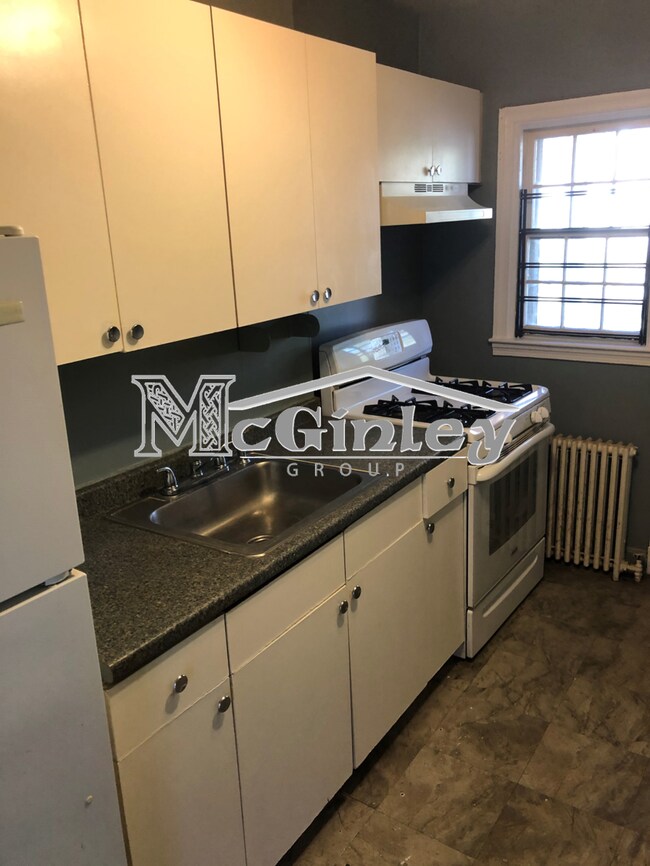 Building Photo - 948 Argonne Dr