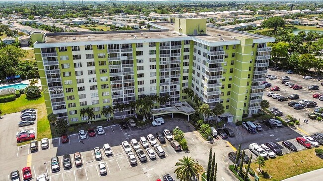 Foto del edificio - 4400 Hillcrest Dr