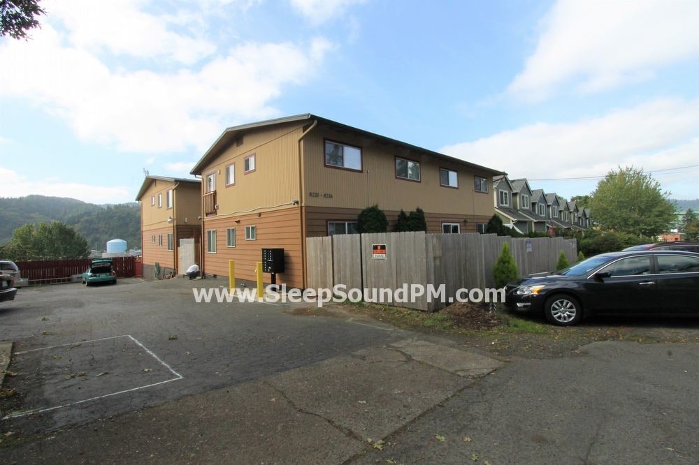 Primary Photo - 8224 N Edison St
