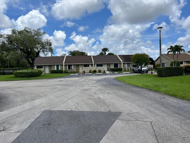 Building Photo - 10295 Boca Bend W