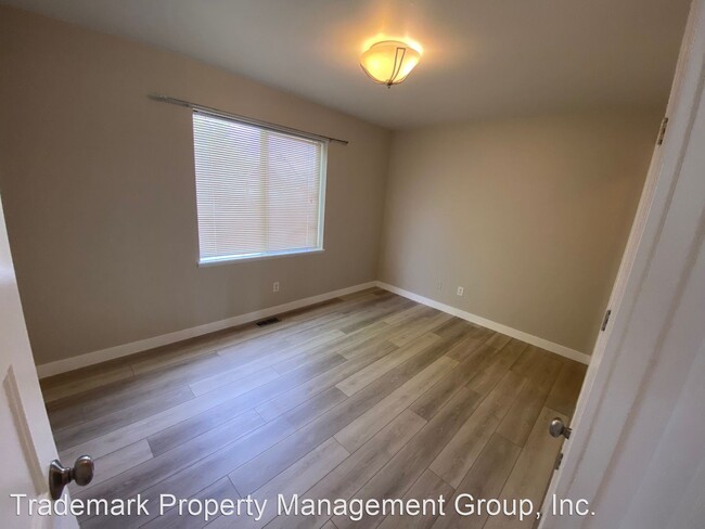 Building Photo - 4 br, 2.5 bath House - 363 Aurora Way
