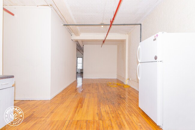 Building Photo - 175 Stockholm St