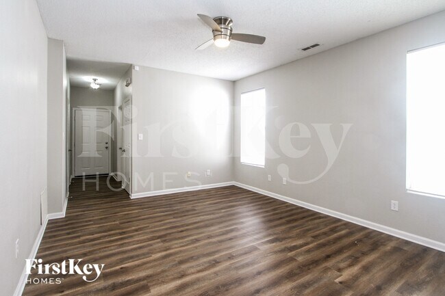 Foto del edificio - 5523 Dollar Run Ln