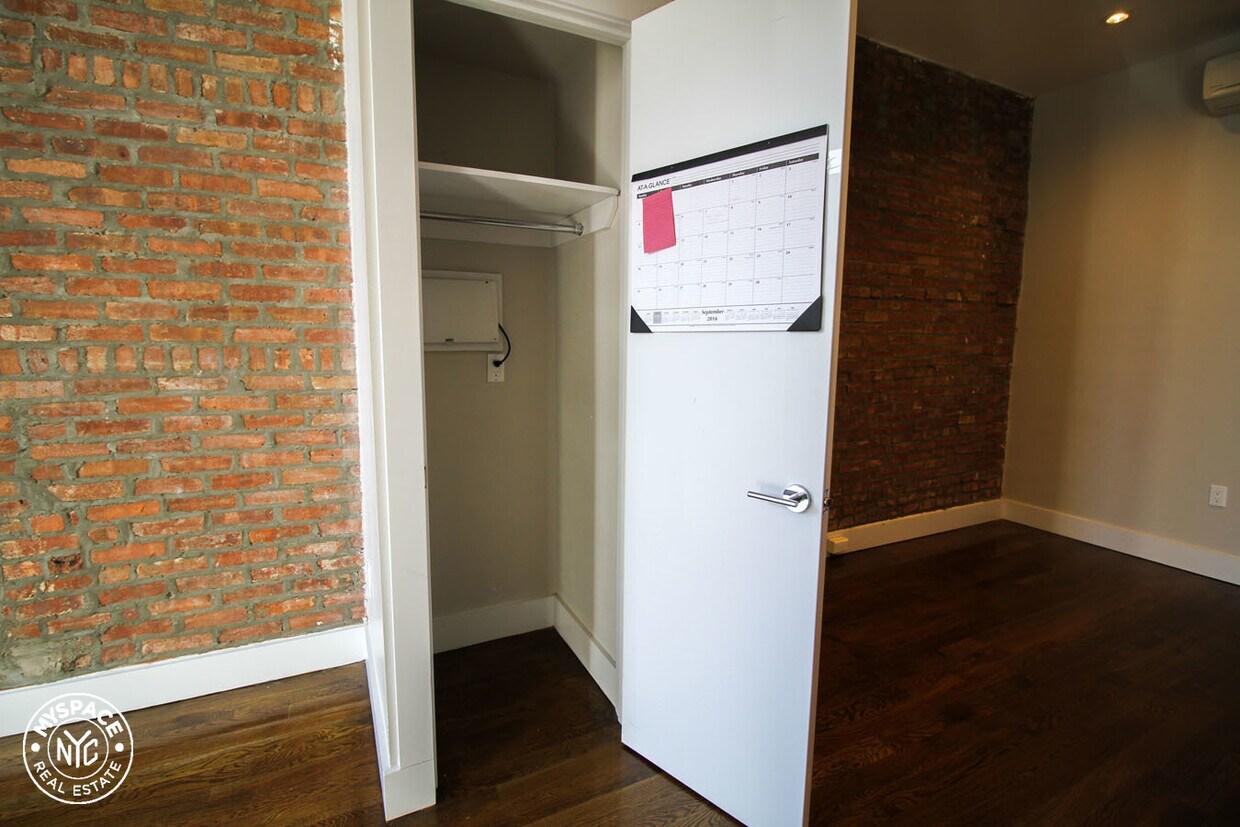 Primary Photo - 121 Woodbine St