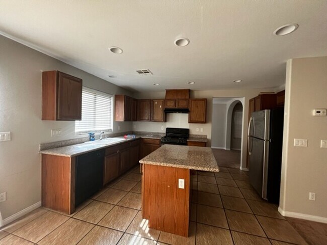 Foto del edificio - Welcome to this stunning 3-story home loca...