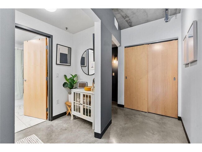 Building Photo - 730 N 4th St