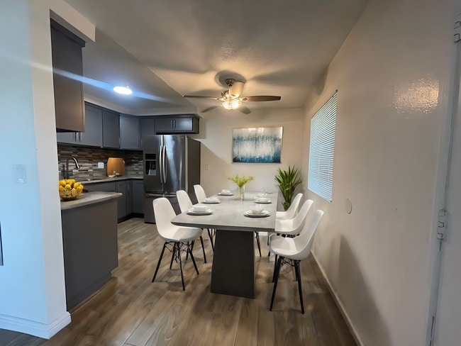 Building Photo - Charming 2-Bedroom Apartment w/parking in ...
