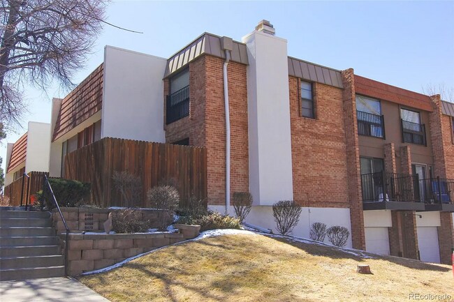 Foto del edificio - 6468 E Bates Ave