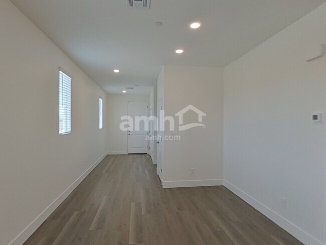 Building Photo - 522 Speckled Orchid Pl
