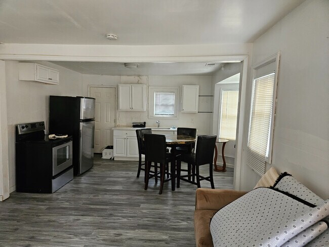 Foto del edificio - Room in Duplex on Whitaker Cir NW