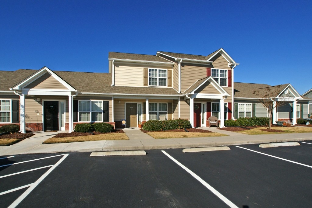 Primary Photo - Beaufort Manor Apartments