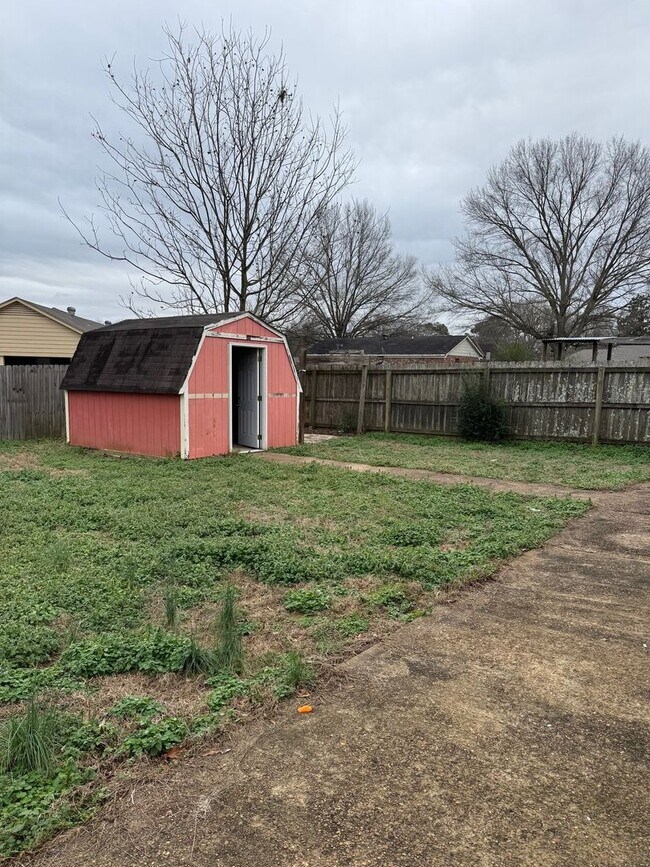 Building Photo - 204 Morgan Ln