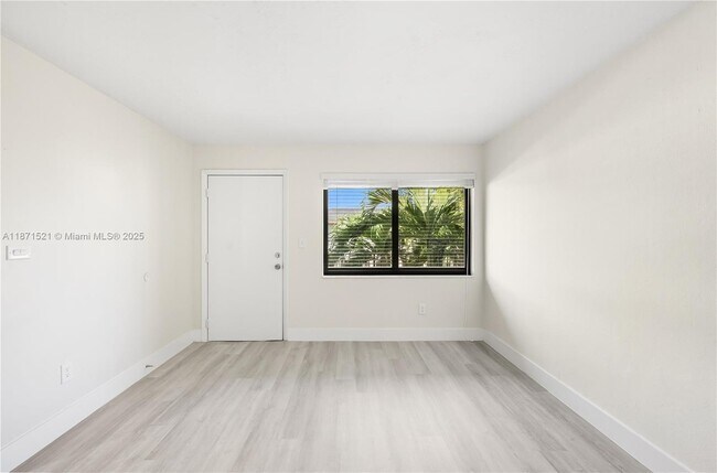 Foto del edificio - 1310 W 29th St