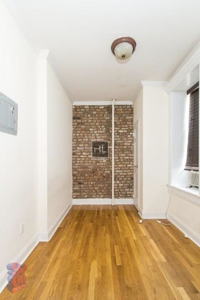 Building Photo - East 13th Street