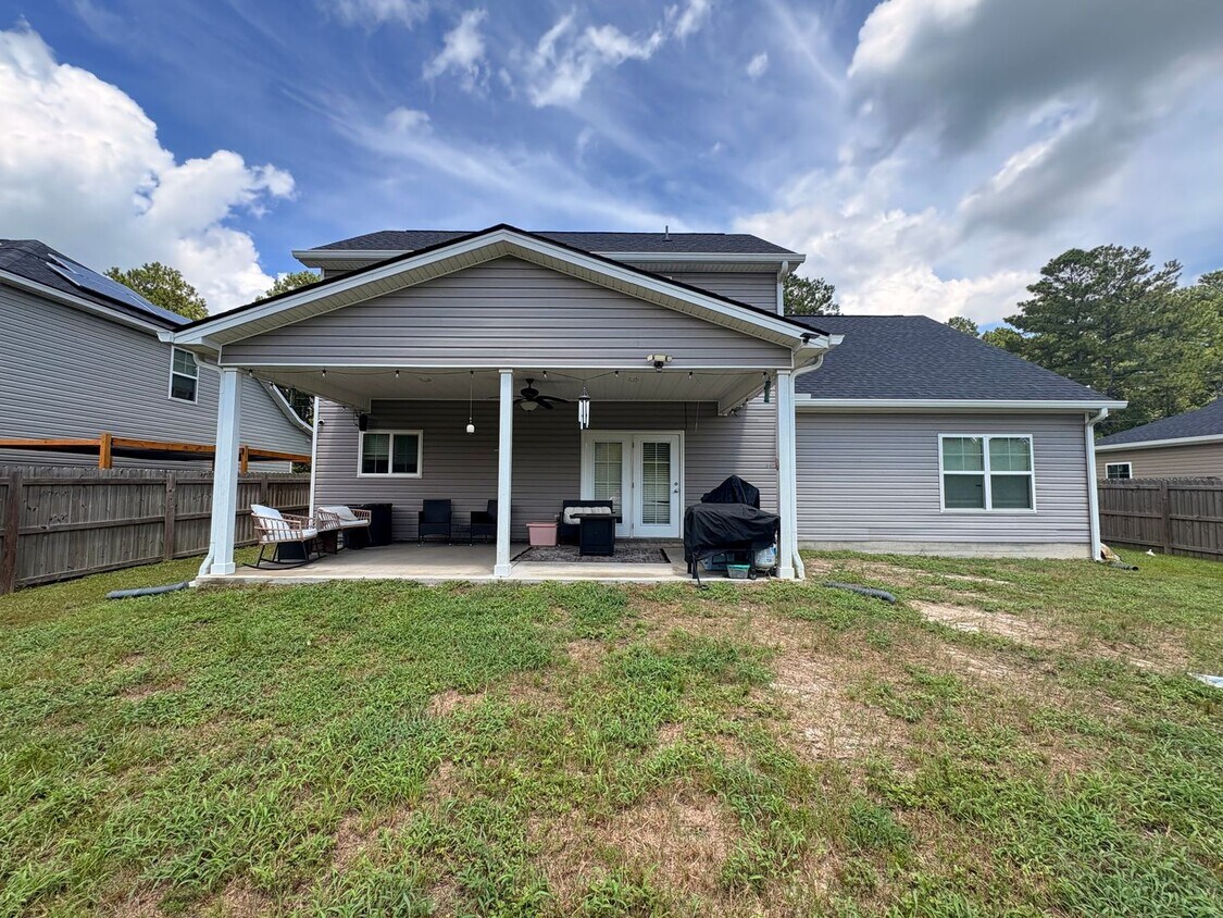 Building Photo - Gorgeous 4BR – Open Floor Plan, Luxury Bat...