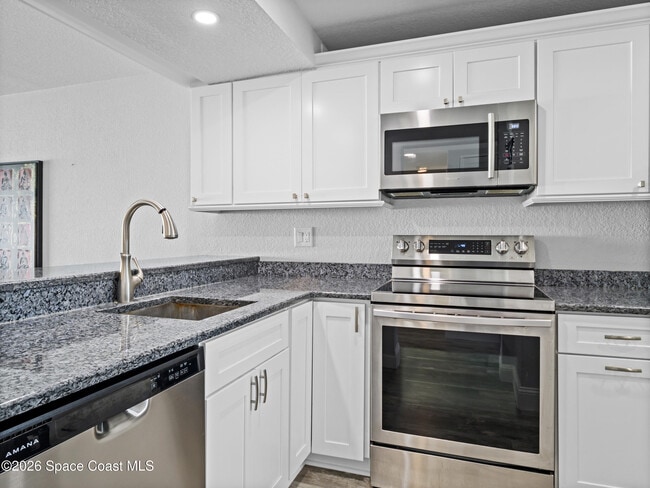 Foto del edificio - 3799 S Banana River Blvd