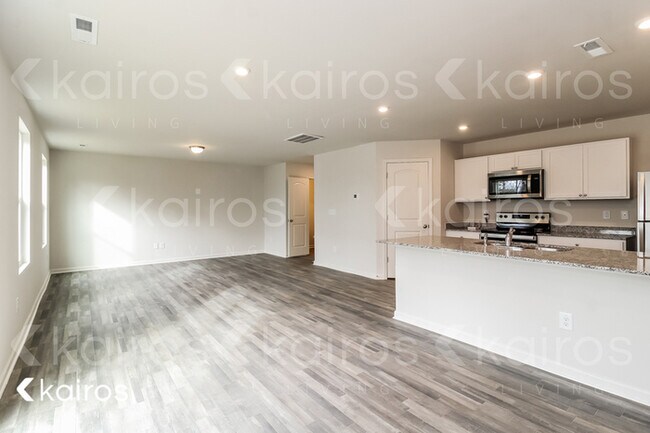 Building Photo - 470 Waterview Ct.
