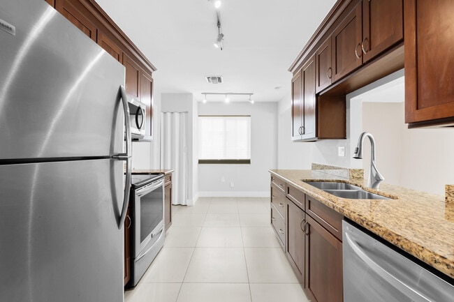 Building Photo - 313 SE 4th Terrace