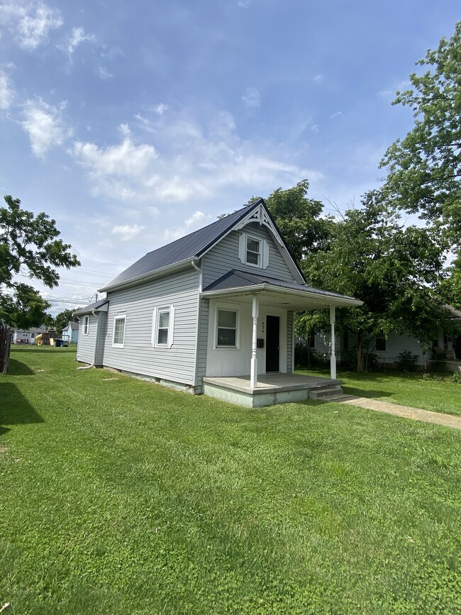 Building Photo - Western