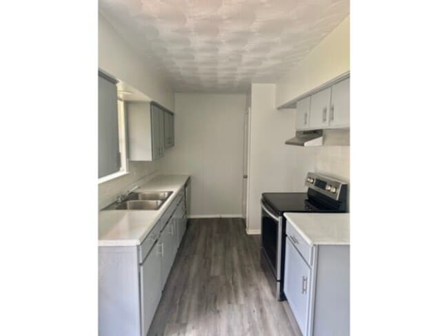 Foto del edificio - **** 4 BEDROOM IN THE TOWN EAST SUBDIVISIO...