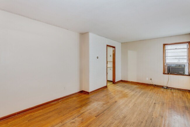 Foto del edificio - Pet Friendly Home with TONS OF YARD!