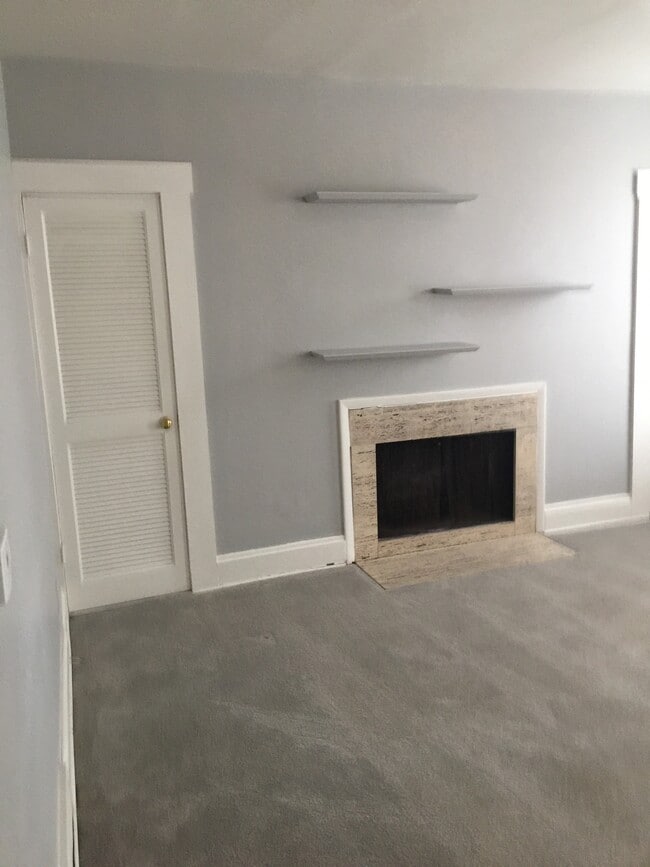 Building Photo - 208 Reinhard Ave
