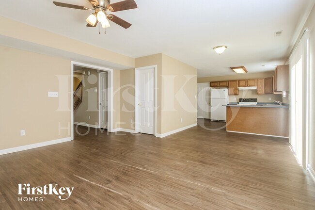 Foto del edificio - 728 Sweet Creek Dr