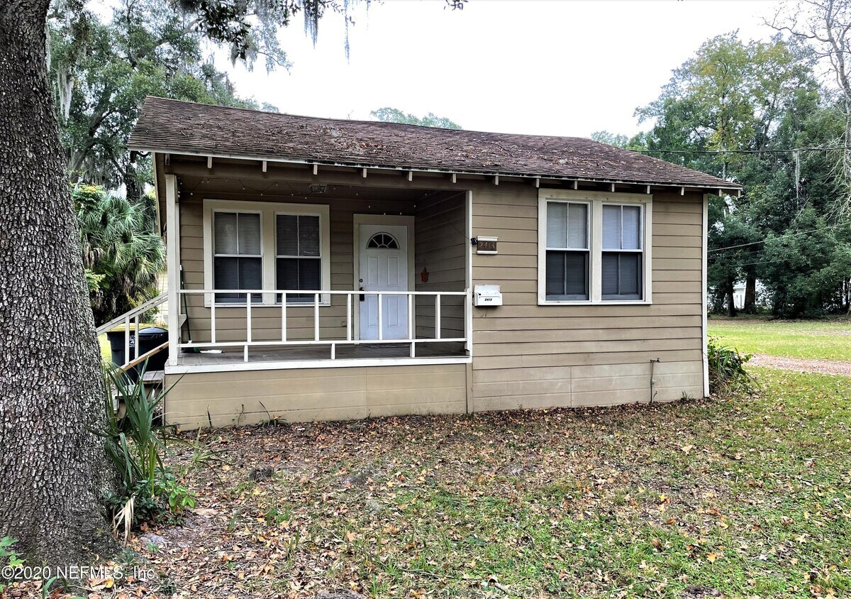 Primary Photo - 2413 Schumacher Ave