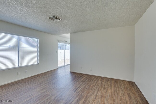 Building Photo - 7115 Kenwood St