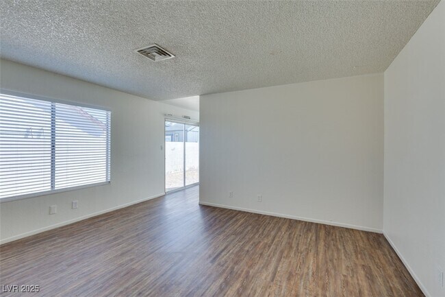 Foto del edificio - 7115 Kenwood St
