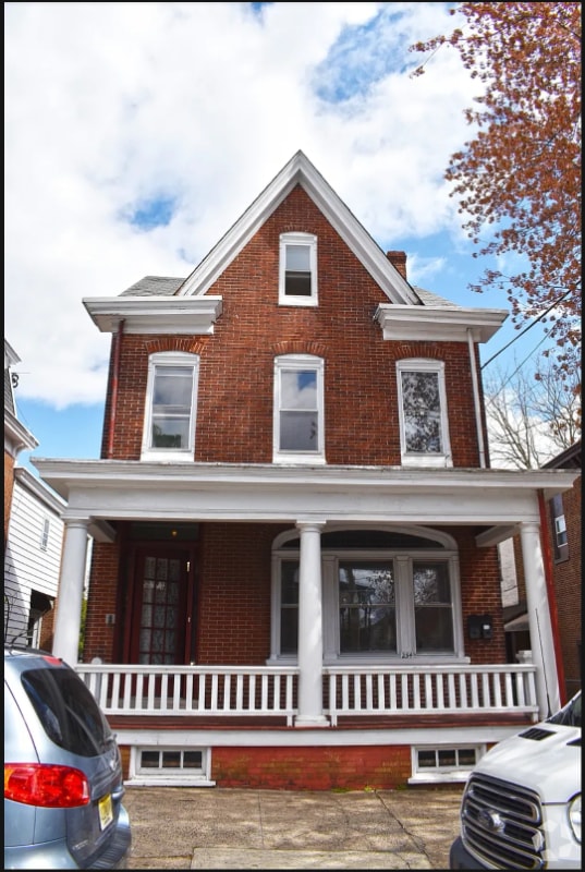 Building Photo - 254 N York St