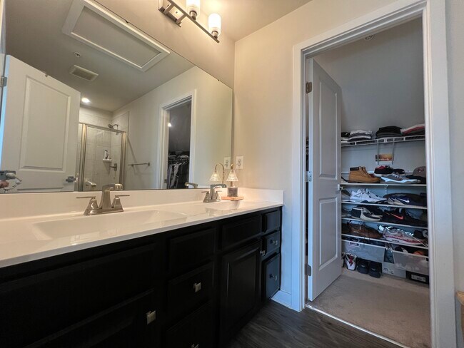 Building Photo - 214 S Newkirk St