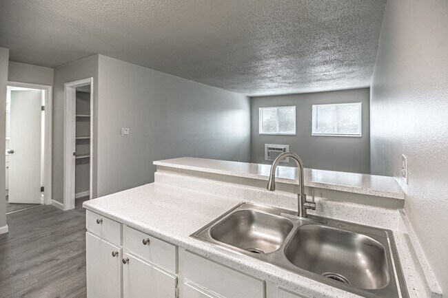 Building Photo - 3604 E Uintah St