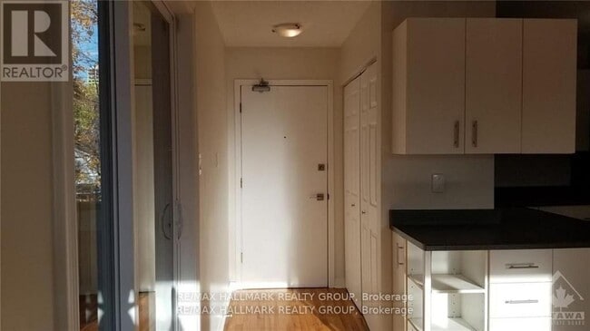 Building Photo - 346 Winona Ave